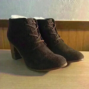 Tom’s “Lunata” Brown Lace-up Booties